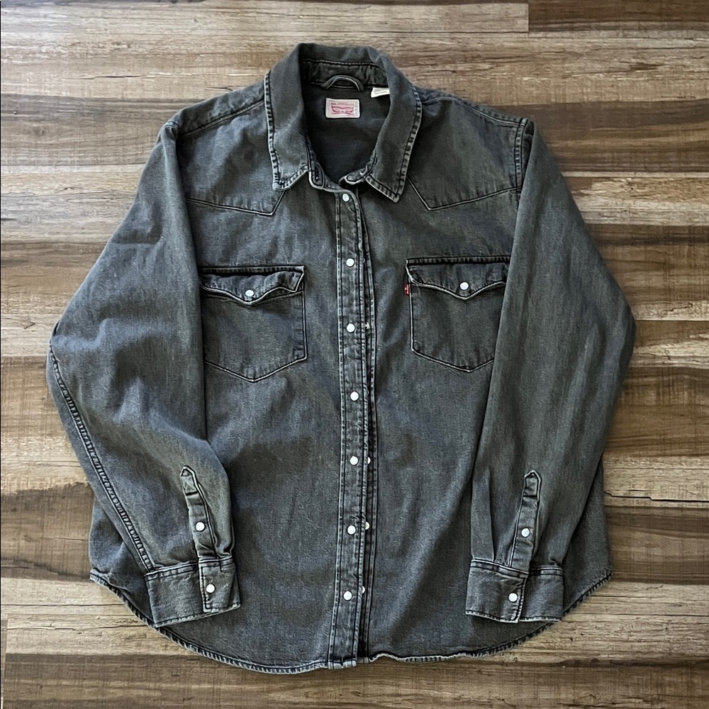 Levi's Denim Button Down Shirt Size XXl runs more like XL